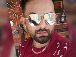 સુરતઃ મેકઅપ મેને ઝેરી દવા પીધાના 4 કલાક બાદ કહ્યું- મારે જીવવું છે, હોસ્પિટલ લઈ જાવ પણ..........