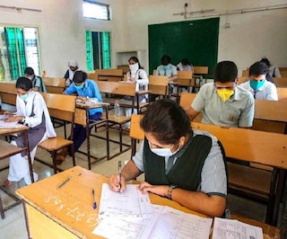 School-collages open after Diwali, read guideline for school and collages ગુજરાતમાં દિવાળી પછી ખુલશે સ્કૂલોઃ વિદ્યાર્થી ઘરે બેઠાં ઓનલાઇન ભણી શકશે કે નહીં?