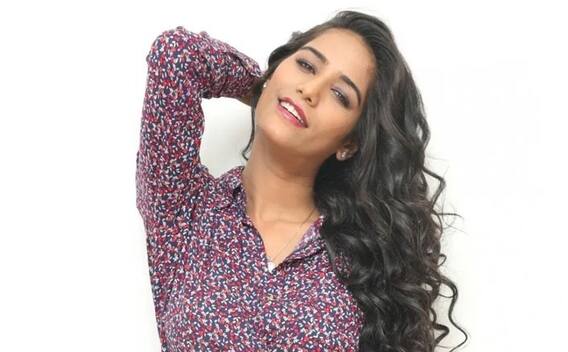 અભિનેત્રી પૂનમ પાંડેને પોલીસે કસ્ટડીમાં લીધી, જાણો શું છે મામલો