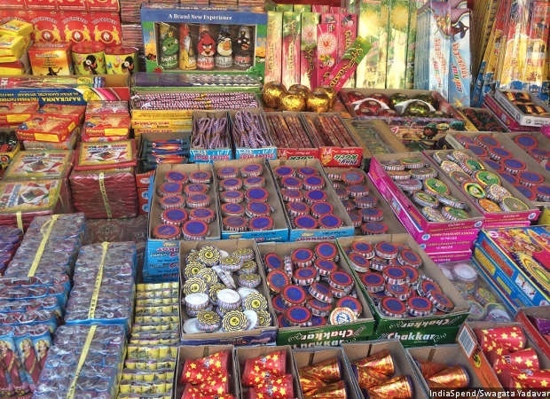 The Gujarat government is still undecided on the issue of fireworks દિવાળીમાં ગુજરાતમાં ફટાકડા પર પ્રતિબંધ લગાવવો કે નહીં? રાજ્ય સરકાર હજુ પણ મૂંઝવણભરી સ્થિતિમાં