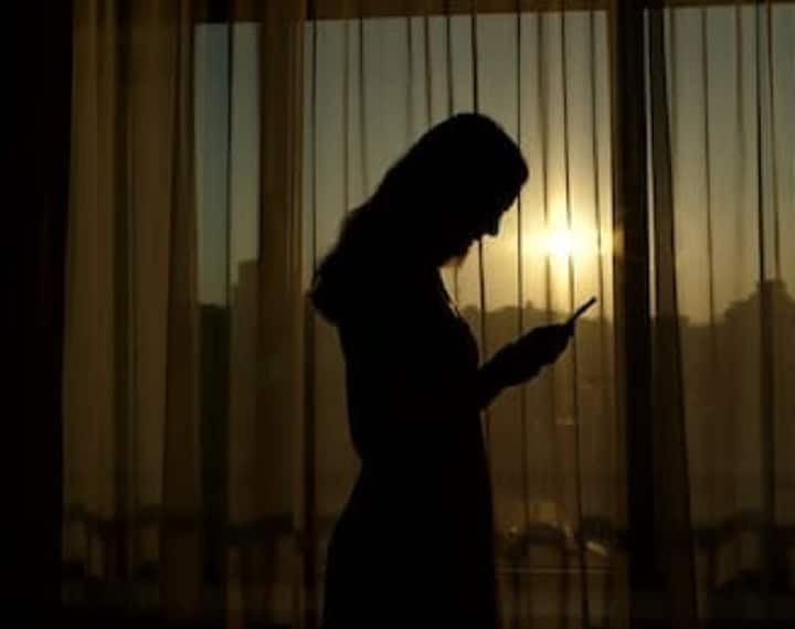 Wife caught husband's extramarital affair in Mehsana મહેસાણાઃ યુવકને સાથે નોકરી કરતી યુવતી સાથે બંધાયા શારીરિક સંબંધ, બંનેની કામક્રિડા પત્નિ કઈ રીતે જોઈ ગઈ ? જાણો વિગત