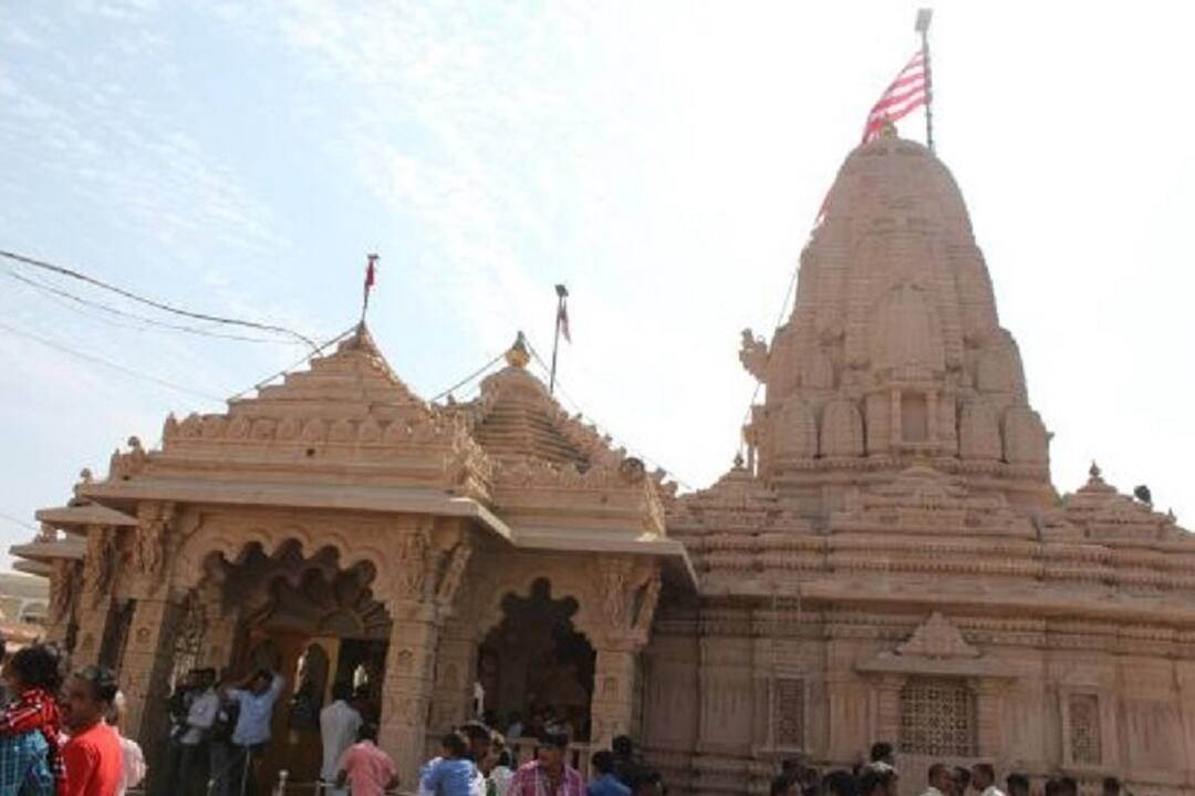 કોરોનાને કારણે ઈતિહાસમાં પ્રથમ વખત નવરાત્રીમાં બંધ રહેલ આ મંદિર દિવાળીમાં ખુલ્લું રહેશે The temple, which was closed on Navratri for the first time in history due to Corona, will remain open on Diwali કોરોનાને કારણે ઈતિહાસમાં પ્રથમ વખત નવરાત્રીમાં બંધ રહેલ આ મંદિર દિવાળીમાં ખુલ્લું રહેશે