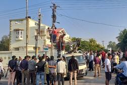 વિસનગરમાં દિવાળીના દિવસે સર્જાયા 'શોલે'ની ફિલ્મ જેવા દ્રશ્યો, યુવક થાંભલા પર ચડી ગયો અને પછી....