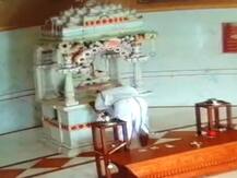 કોંગ્રેસના નેતા ધનતેસરની પૂજા કરતાં કરતાં ગબડી પડ્યા ને મોતને ભેટ્યા, વીડિયોમાં કેદ થઈ કરૂણ ઘટના