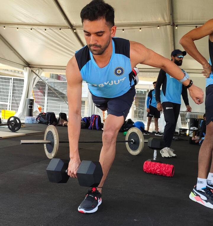 તસવીરોમાં ઋષભ પંત, ટી, નટરાજન, વરુણ ચક્રવર્તી, ચેતેશ્વર પુજારા સહિતના ક્રિકેટરો આકરી વર્કઆઉટ ટ્રેનિંગ કરતાં દેખાઇ રહ્યાં છે. 