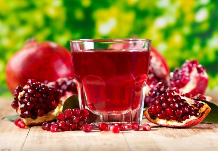 pomegranate juice red coloured fruit juice gives impressive health benefits to your body દાડમનો જ્યુસઃ લાલ રંગના ફળનો જ્યુસ પીવાથી શરીરને થાય છે અનેક ફાયદા, જાણો કેવી રીતે