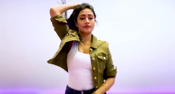 dhanashree verma mirror dance video viral ચહલની મંગેતરનો વધુ એક હૉટ વીડિયો વાયરલ, 'ઇશ્ક તેરા તડપાવે' પર કર્યો ધાંસૂ ડાન્સ