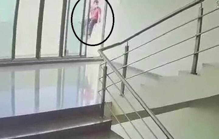 Man suicide in Rajkot after jump from 12th floor building રાજકોટઃ બિલ્ડિંગના 12માં માળેથી કૂદીને યુવકે કરી લીધો આપઘાત, સમગ્ર ઘટના સીસીટીવીમાં કેદ
