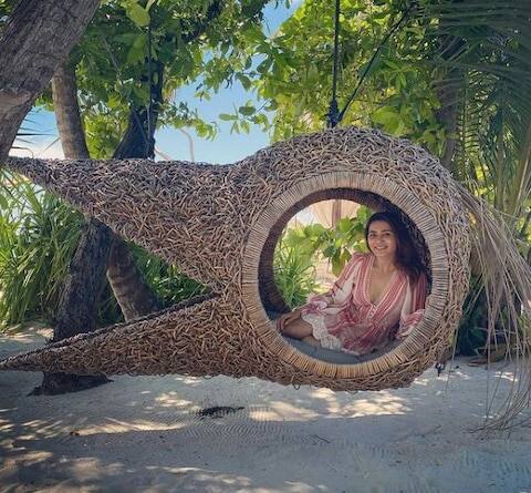 વર્ક ફ્રન્ટની વાત કરીએ તો સામંથા અક્કિનેની પોતાના ફેન્સ માટે મોટી ખુશખબરી લઇને આવી છે. જે બહુ જલ્દી હિન્દીમાં ડેબ્યૂ કરવા જઇ રહી છે. સાથે જ હિટ થયેલી વેબ સીરીઝ ધ ફેમિલી મેનના બીજા ભાગમાં તે દેખાશે.