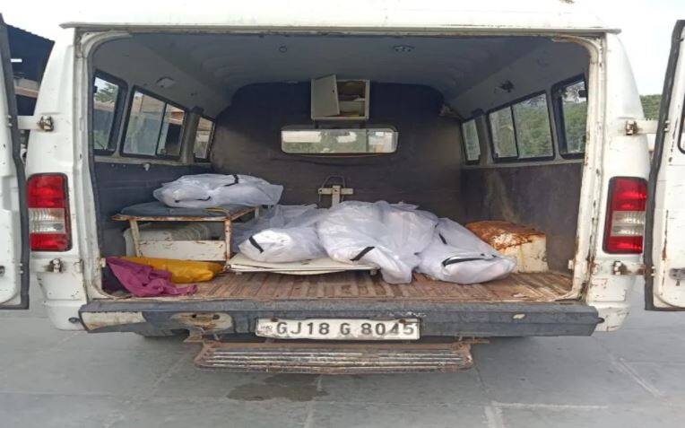 107 people who died from corona in 15 days were cremated in Gandhinagar ગાંધીનગરમાં 15 દિવસમાં કોરોનાથી મરનારા 107 લોકોના અંતિમ સંસ્કાર કરાયા, જાણો કોણે કર્યો આ દાવો