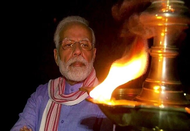 PM modi will celebrate dev Diwali in varanasi વારાણસી જઇને દેવ દિવાળી મનાવશે પીએમ મોદી, ગંગા ઘાટ પર રેકોર્ડ 11 લાખ દિવડા પ્રગટાવાશે
