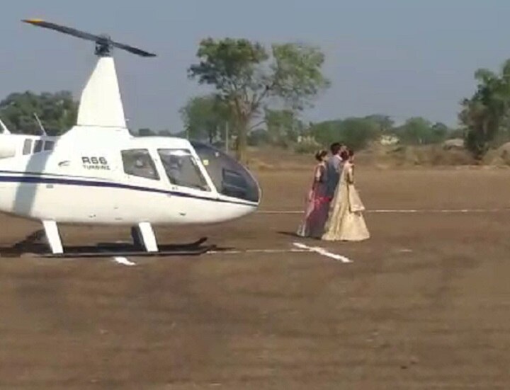 High profile marriage in Dwarka, Groom Nirmal Gojiya arrived in Helicopter   દ્વારકામાં હાઈપ્રોફાઇલ મેરેજઃ વરરાજા હેલિકોપ્ટરમાં બેસીને આવ્યા પરણવા, જુઓ તસવીરો