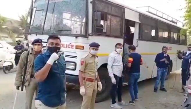 સંઘપ્રદેશ દમણ અને દાદરા નગર હવેલીથી ગુજરાતમાં પ્રવેશતા તમામ ચેકપોસ્ટ પર પોલીસ કાફલો ખડકી દેવામાં આવ્યો હતો, અને ગુજરાતમાં પ્રવેશતા તમામ વાહનોનું ચેકિંગ કરવામાં આવ્યું હતું.