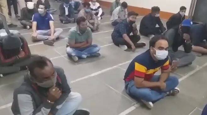 પોલીસ સ્ટેશનમાં  પીધેલાઓથી ઉભરાતા પોલીસે સ્ટેશનની નજીક આવેલા અને ભાડે રાખેલા પાર્ટી પ્લોટ અને હોલ માં પ્યાસીઓને પૂરી તેમના વિરુદ્ધ કાયદેસરની કાર્યવાહી હાથ ધરી હતી.