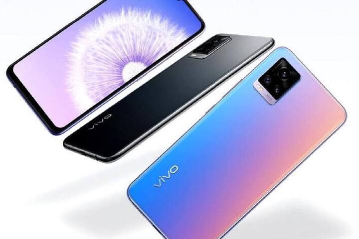 Vivo V20 Pro 5Gમાં કંપનીએ 6.44 ઇંચની ફૂલ એચડી + એમૉલેડ પેનલ આપી છે. આ ફોનમાં ઓક્ટાકૉર ક્વાલકૉમ સ્નેપડ્રેગન 765 5G મોબાઇલ પ્રૉસેસરનો ઉપયોગ કરવામાં આવ્યો છે. આને 4 GB રેમ અને 128 GB ઇન્ટરનલ સ્ટૉરેજ વાળા વેરિએન્ટની સાથે લૉન્ચ કરવામાં આવ્યો છે. આની સ્ટૉરેજને માઇક્રોએસડી કાર્ડની મદદથી વધારી શકાય છે. વીવોનો આ ફોન એન્ડ્રોઇડ 11 પર આધારિત Funtouch OS 11 પર કામ કરે છે.   (પ્રતિકાત્મક તસવીર)