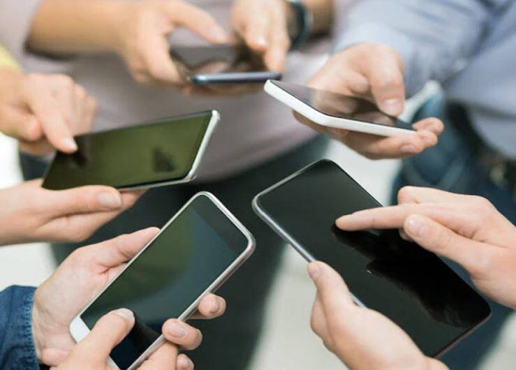 these smart phone brands dominated indian market in year 2020 samsung top વર્ષ 2020 માં આ smartphone બ્રાન્ડનો ભારતીય બજારમાં રહ્યો દબદબો ? જાણો કોણ ટૉપ પર રહ્યું ?