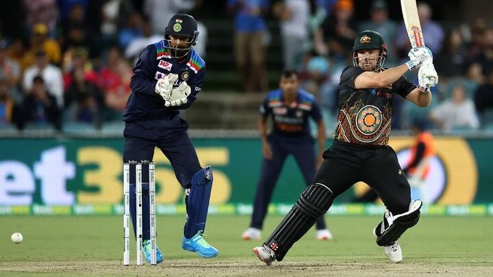 નિયમની શું છે શરતઃ- કન્ક્શન સબસ્ટિટયૂટની શરત એ છે કે બેસ્ટમેનના સ્થાને બેટ્સમેન તથા બોલરના સ્થાને બોલરને જ મેદાનમાં ઉતારવો પડે છે. ભારતીય ટીમે વન-ડેમાં પ્રથમ વખત કન્ક્શન ખેલાડીના નિયમનો ઉપયોગ કર્યો છે.(ફાઇલ તસવીર)