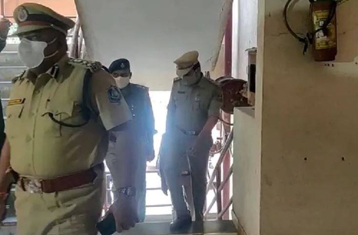 સુરતઃ PSI યુવતી અનિતા જોશીનો સર્વિસ રિવોલ્વરથી આપઘાત, પતિ છે પોલીસમાં ડ્રાઈવર, ફોન પર પતિ સાથે થયો હતો ઝગડો.....