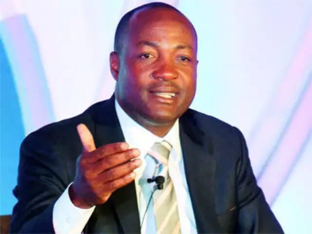 નવી દિલ્હીઃ વેસ્ટ ઇન્ડિઝના મહાન બેટ્સમેન બ્રાયન લારાએ પોતાની આ યુગની સર્વશ્રેષ્ઠ બેટ્સમેનો અને બૉલરોની એક ટીમ પસંદ કરી છે. આ ટીમમાં ભારતના વિરાટ કોહલી અને જસપ્રીત બુમરાહને જ સિલેક્ટ કરવામાં આવ્યા છે.