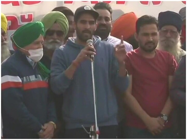 Boxer Vijender Singh joins protesting farmers says will return Rajiv Gandhi Khel Ratna ખેડૂતોના સમર્થનમાં દેશના આ બૉક્સરે કહ્યું- સરકાર કાળો કાયદો રદ કરે નહીં તો ખેલ રત્ન એવોર્ડ પરત કરી દઈશ