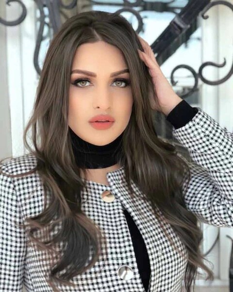 બિગ બૉસ 13 ફેમ હિમાંશી ખુરાના પણ ખેડૂતોના સમર્થનમાં ઉતરી છે. તેને સોશ્યલ મીડિયા કંગના રનૌત સામે લડાઇ કરી લીધી. બાદમાં તેને કંગનાને બ્લૉક કરી નાંખી. એક્ટ્રેસે ખેડૂતોને સમર્થન આપ્યુ છે. (ફાઇલ તસવીર)