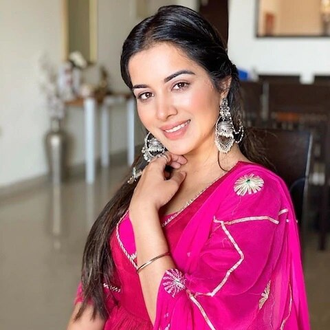 બિગ બૉસ 14ની એક્સ કન્ટેસ્ટન્ટ અને પંજાબી સિંગર તથા મૉડલ સારા ગુરુપાલે પણ લોકોને અપીલ કરી છે કે ખેડૂતોને સમર્થન કરે. તેને લખ્યું- જો તમે ફળ-ફળાદી કે શાકભાજી કે પછી કંઇપણ ખાઓ છો તે તમારે ખેડૂતોને સમર્થન કરવુ જોઇએ. જો તમે ના ખાતા હોય તો રહેવા દો.(ફાઇલ તસવીર)