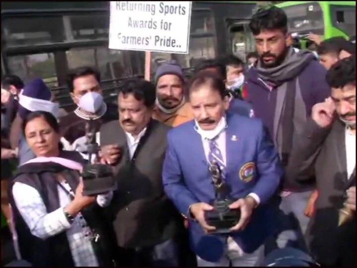 farmers protest former players arrived in delhi to return their sports awards ખેડૂતોના સમર્થનમાં એવોર્ડ પરત કરવા દિલ્હી પહોંચ્યા પૂર્વ ખેલાડીઓ, પોલીસે કરી અટકાયત