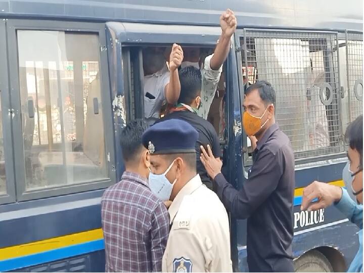 ભારત બંધને પગલે ગુજરાતમાં પોલીસ દ્વારા કોંગ્રેસના કાર્યકરો, નેતાઓ અને ધારાસભ્યોને અનેક જગ્યાએ અટકાયત કરવામાં આવી છે.