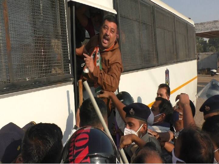 ગાંધીનગર ઉત્તરના ધારાસભ્ય સી જે ચાવડા સહિત કોંગ્રેસના કાર્યકરો અને આગેવાનો આલમપુર શાકમાર્કેટને બંધ કરાવવા આવે એ પહેલા તમામની અટકાયત કરવામાં આવી હતી. ધારાસભ્ય સી. જે. ચાવડાની અટકાયત કરીને ડીએસપી કચેરી લઈ જવાયા હતા.