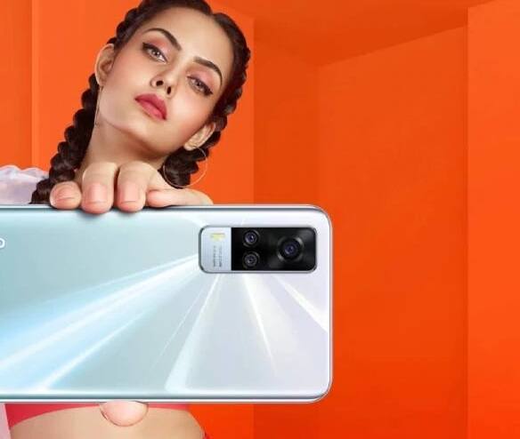 આમાં એઆઇ પાવર સપોર્ટ છે, એકવાર ચાર્જ કરવાથી તમે 14.3 કલાક સુધી ઓનલાઇન એચડી મૂવી જોઇ શકો છો, કે પછી 7.26 કલાક સતત ગેમ રમી શકો છો. આમાં 6.58 ઇંચ હાલો ફુલવ્યૂ ડિસ્પ્લે છે. આમાં સાઇડ ફિંગરપ્રિન્ટ સેન્સર આપવામાં આવ્યુ છે. 