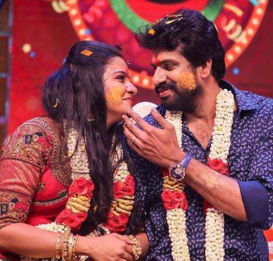 . એબીપી ન્યૂઝને મળેલી જાણકારી મુજબ, ચિત્રા તેના મંગેતર સાથે હોટલમાં રહેતી હતી.રિપોર્ટ્સ મુજબ તે ડિપ્રેશનમાં હતી, જેના કારણે તેણે આ ચોંકાવનારું પગલું ભર્યુ છે.