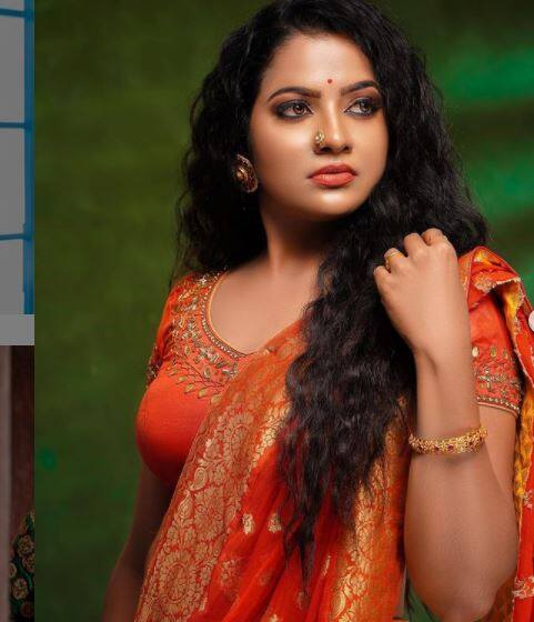 ઈવીપી ફિલ્મ સિટીમાં શૂટિંગ પતાવીને આજે સવારે 2.30 કલાકે હોટલના રૂમ પર પરત ફરી હતી. થોડા મહિના પહેલા બિઝનેસમેન હેમંત સાથે તેણે સગાઇ કરી હતી. હેમંતના કહેવા મુજબ, ચિત્રાએ તેને સ્નાન કરીને આવવાનું કહીને ગયા બાદ લાંબા સમય સુધી પરત ફરી નહોતી. દરવાજો ખખડાવવા છતાં તેણે ખોલ્યો નહોતો. જે બાદ હોટલ કર્મચારીની મદદથી ડુપ્લિકેટ ચાવી વડે દરવાજો ખોલતાં સાડીની મદદથી સીલિંગ સાથે ગળફાંસો ખાધેલી હાલતમાં મળી આ હતી.