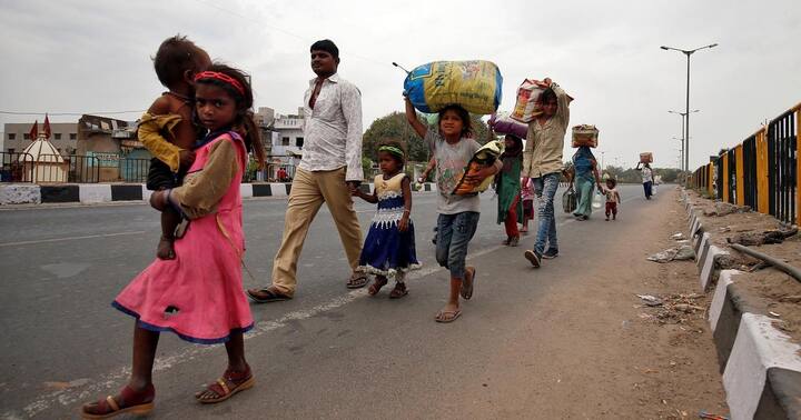 રિપોર્ટ છે કે સોનુ સૂદ જરૂરિયાતમંદોની મદદ કરવા માટે પોતાની 8 જેટલી પ્રૉપર્ટીને ગીરવે મુકી દીધી છે. પોતાનુ ઘર અને દુકાનો ગીરવે મુકીને એક્ટર ગરીબોની મદદ કરી રહ્યો છે. (ફાઇલ તસવીર)