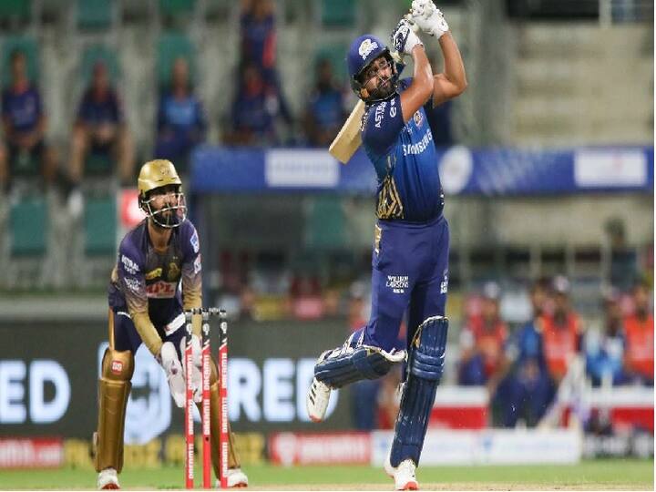 મુંબઈ ઈન્ડિયન્સનો કેપ્ટન રોહિત શર્મા ધોની પછી બીજા ક્રમે છે. 2008 થી 2010માં ડેક્કન ચાર્જસ સાથે જોડાયેલા રહેવા દરમિયાન પ્રતિ વર્ષ તે 3 કરોડ કમાયો હતો. 2011થી 2013માં મુંબઈ ઈન્ડિયન્સ તરફથી તે દર વર્ષે 9.2 કરોડ રૂપિયા કમાયો હતો. 2014માં તે ફર્સ્ટ ચોઇસ રોટેશન પ્લેયર બન્યો હતો. જેના કારણે ત્યારથી તેને દર વર્ષે ધોની જેટલી જ રકમ મળે છે. તે કુલ મળીને 131 કરોડ કમાયો છે.