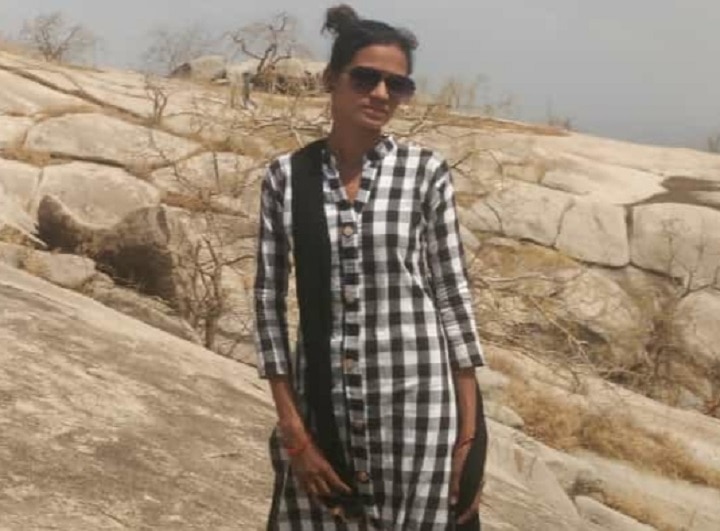 23 year girl murder by unknown person in Chhotaudepur, dead body found from village  છોટાઉદેપુરઃ લગ્નના કપડા ખરીદી કરવા માટે ગયેલી યુવતીની હત્યા, હત્યાનું કારણ અકબંધ