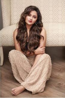 બિકિની બાદ હવે રશ્મિ દેસાઈએ કરાવ્યું એવું ફોટોશૂટ કે યૂઝરે કહ્યું- આ તસ્વીરોના લીધે ધરપકડ થઈ જશે