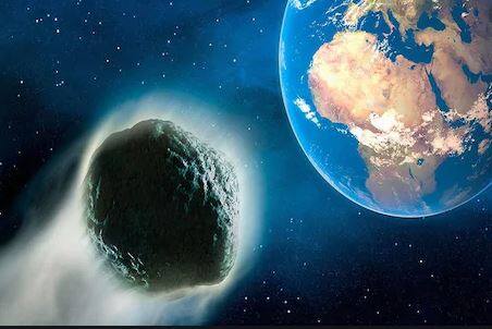 નાસ્ત્રેદમસે પણ ‘ક્વાટ્રેન’માં પૃથ્વી પરથી ધૂમકેતુ ત્રાટકવાની પણ વાત કરી છે, જે ભૂકંપ અને ઘણી કુદરતી આફતોનું કારણ બનશે. આ ગ્રહ પૃથ્વીની કક્ષામાં પ્રવેશ્યા પછી ઉકળવા માંડશે. આકાશમાં આ દૃશ્ય ‘ગ્રેટ ફાયર’ જેવું હશે.