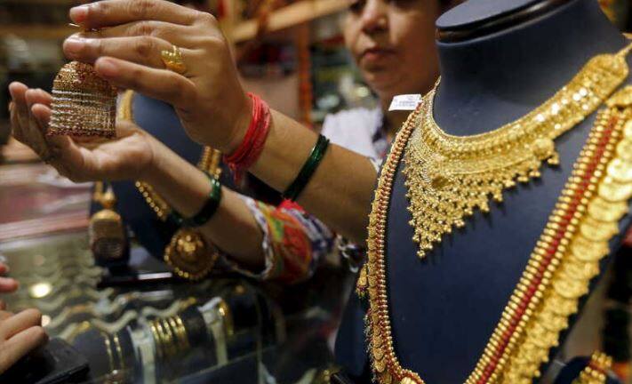 જો રોકાણકારો સોનાથી બિટકોઇન તરફ વળશે તો અબજો ડોલરની કેશ ટ્રાન્સફર થશે. બિટકોઅનની કિંમત તેના સર્વોચ્ચ સ્તરથી છ ટકા ઘટી છે. (તસવીરનો ઉપયોગ પ્રસ્તુતિકરણ માટે કરાયો છે)