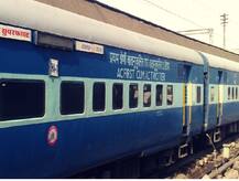 Fact Check: શું ભારતીય રેલવેનું સંપૂર્ણ ખાનગીકરણ થશે અને માસિક પાસ તથા વરિષ્ઠ નાગરિકોને મળતી છૂટ થશે બંધ ?