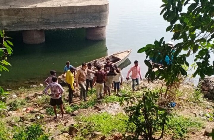 Man try to suicide after jump in Tapi river of Surat, people save youth  સુરતઃ યુવકે તાપી નદીમાં કેમ લગાવી મોતની છલાંગ? કારણ જાણીને ચોંકી જશો