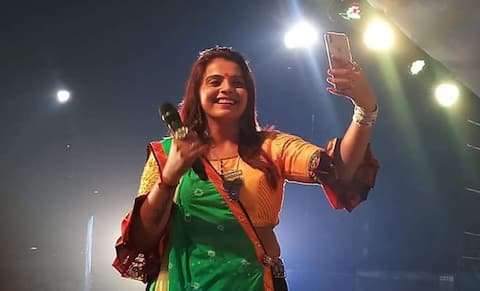 મહેસાણાઃ લોકગાયિકા કાજલ મહેરીયા ફસાઈ વધુ એક વિવાદમાં, જાણો શું કર્યું કે કાજલ સામે નોંધાઈ પોલીસ ફરિયાદ ? મહેસાણાઃ લોકગાયિકા કાજલ મહેરીયા ફસાઈ વધુ એક વિવાદમાં, જાણો શું કર્યું કે કાજલ સામે નોંધાઈ પોલીસ ફરિયાદ ?