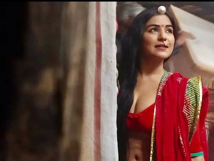 શીખા મલ્હોત્રા ગત વર્ષે સંજય મિશ્રા સાથે ‘કાંચલી’માં હીરોઈન તરીકે નજર આવી હતી. આ પહેલા શાહરુખ ખાન સાથે ફિલ્મ ‘ફેન’ અને તાપસી પન્નુ સાથે ફિલ્મ રનિંગ શાદી. કોમમાં કામ કરી ચૂકી છે. ફાઇલ તસવીર