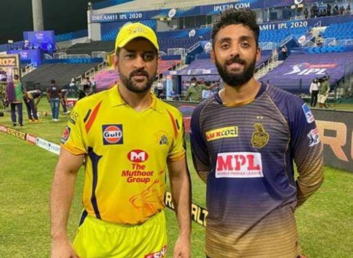 વરુણ ચક્રવર્તીએ દિલ્હી કેપિટલ્સ વિરુદ્ધ આઈપીએલ 2020માં પાંચ વિકેટ ઝડપી હતી, સાથે તેણે સીએસકેના કેપ્ટન મહેન્દ્ર સિંહ ધોનીને પણ બે વખત આઉટ કર્યો હતો.