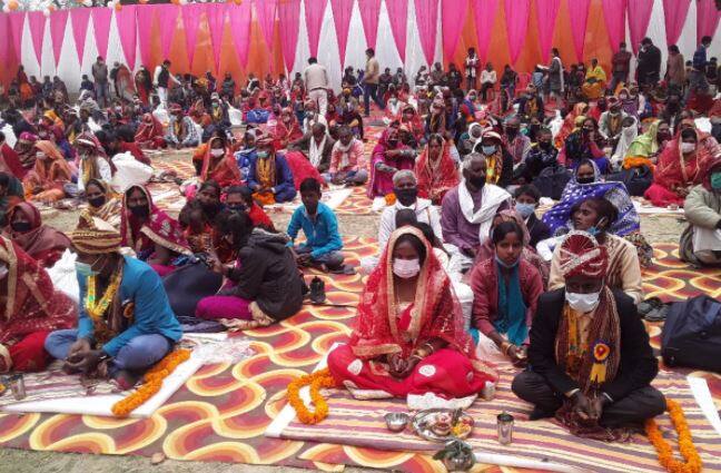 બેલી દેવીના પતિ હરિહરનું 25 વર્ષ પહેલા મોત થયું હતું. તેમને ત્રણ દીકરી અને બે દિકરા છે. બેલી દેવીની બીજા નંબરની પુત્રી ઈંદુને બાદ કરતાં તમામ સંતાનો પરણીત છે. ઈંદુએ લગ્ન કરવાનું નક્કી કર્યુ હતું. જે બાદ તેની માતાએ પણ દિયર સાથે જિંદગી વિતાવવાનો ફેંસલો કર્યો હતો. બંનેને આ માટે પરિવાર તરફથી મંજૂરી મળતાં પરણી ગયા હતા.