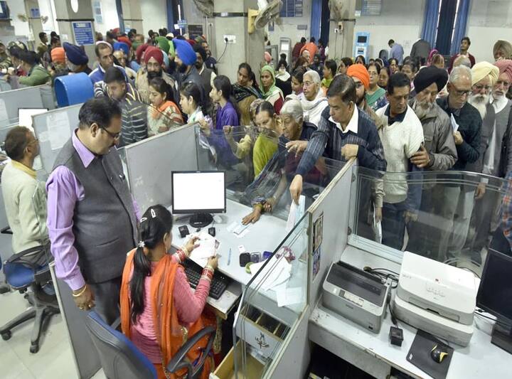 RTGSની શરૂઆત 26 માર્ચ 2004ના દિવસે થઇ હતી. તે સમયે માત્ર 4 બેન્ક જ આ સેવા સાથે જોડાયેલી હતી. પરંતુ હવે દેશમાં લગભગ 237 બેન્ક આ સિસ્ટમના માધ્યમથી 4.17 લાખ કરોડ રૂપિયાની લેવડ દેવડ પ્રતિદિન કરે છે.   પ્રતિકાત્મક તસવીર