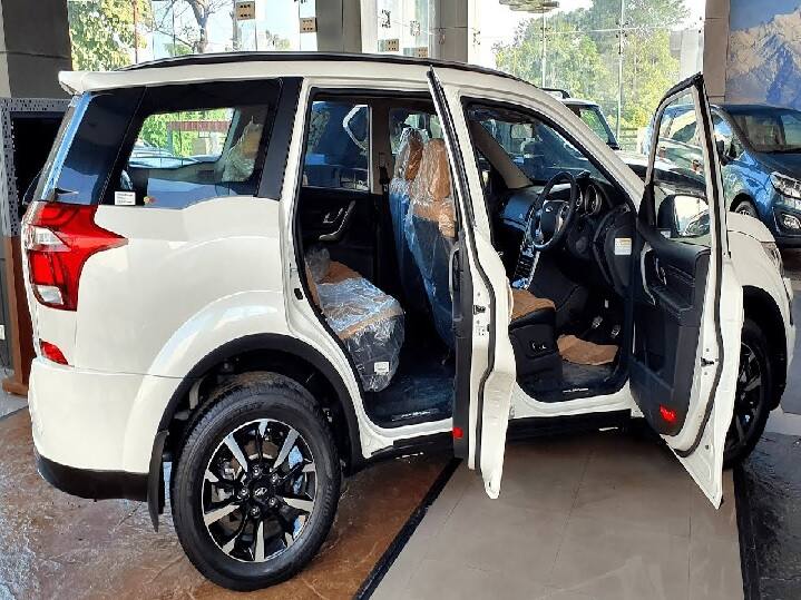 Mahindra XUV500: મહિન્દ્રા તેની જાણીતી એસયુવી XUV500ને નવા લૂકમાં રજૂ કરવા જઈ રહી છે. સારા લુક, ફીચર્સ અને કેટલાક કોસ્મેટિક બદલાવની સાથે નવી 7 સીટર એસયુવી આગામી વર્ષે લોન્ચ થશે.  ભારતની સૌથી દમદાર એસયુવી પૈકીની એકમાં Level 1 Autonomous Technology એટલે કે એડવાંસ્ડ ડ્રાઇવર અસિસ્ટેંસ સિસ્ટમ (ADAS) લાગેલી છે. તેની ડિઝાઇન એકદમ આકર્ષક હશે. જ્યારે લેટેસ્ટ ફીચર્સ પણ તેમાં હશે.