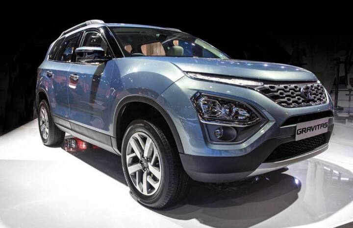 Tata Gravitas: ટાટા મોટર્સની આ કાર હેરિયર એસયુવીનું મોટું વેરિયન્ટ છે. જે 7 સીટર એસયુવી કાર છે. તે હેરિયરના ઓમેગા પ્લેટફોર્મ પર આધારિત છે. નવી ગ્રેવિટાસ ડોનર મોડલની તુલનાએ 63 મિમી લાંબી અને 80 મિની ઉંચી છે. તેમાં 2.0 લીટર ટર્બોચાર્જ્ડ ડીઝલ એન્જિન હશે. જે 168 PSનો મેક્સિમમ પાવર અને 350 Nmનો પીક ટોર્ક જનરેટ કરશે. આ એન્જિન 6 સ્પીડ મેન્યુઅલ ગિયરબોક્સથી લેસ હશે. ગ્રેવિટાસ ઈલેક્ટ્રોનિક પાર્કિંગ બ્રેક અને લાઇટ અપહોલ્સ્ટ્રી શેડની સાથે અનેક આધુનિક ફિચર્સ સાથે લોન્ચ થવાની આશા છે.