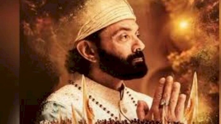 court sends notice to bobby deol and prakash jha on aashram web series controversy વેબ સીરીઝ 'Aashram' પર વધી બબાલ, કોર્ટે બૉબી દેઓલ અને પ્રકાશ ઝાને ફટકારી નૉટિસ