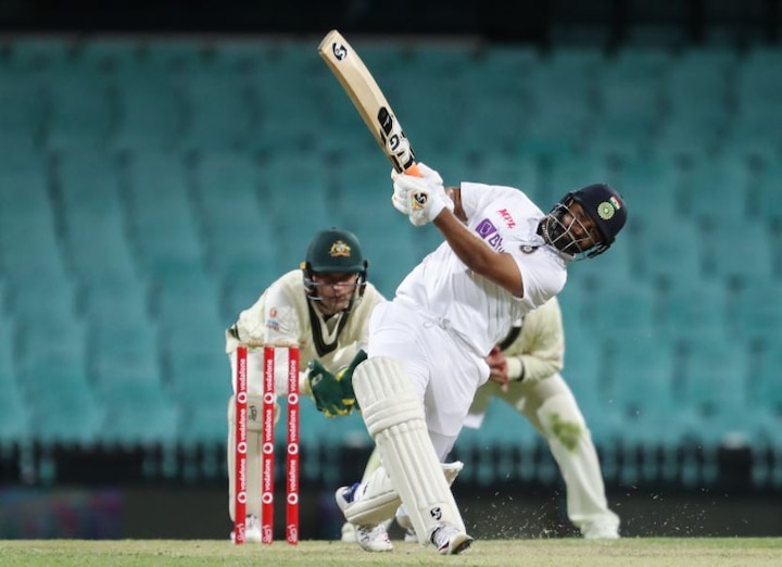 ક્રિકબઝના રિપોર્ટ પ્રમાણે ટીમ ઈન્ડિયાએ પ્રેક્ટિસ સેશન દરમિયાન મયંક અગ્રવાલ, પૃથ્વી શૉ અને હનુમા વિહારીને બોલિંગની પ્રેક્ટિસ કરાવી છે. પૃથ્વી શૉએ આશે 40 મિનિટ નેટ પર લેગ સ્પિન બોલિંગ કરી હતી. જેથી ટીમ ઈન્ડિયા પ્રથમ ટેસ્ટમાં ચાર ફાસ્ટ બોલર સાથે ઉતરી શકે છે. જ્યારે ત્રણ ખેલાડી પાર્ટ ટાઇમ બોલરની ભૂમિકા ભજવશે.