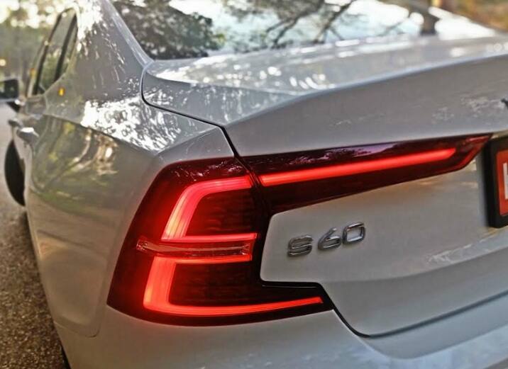 નિર્ણયની વાત કરીએ તો.... સુરક્ષાની રીતે વૉલ્વો એસ60 બેસ્ટ ગાડી સાબિત થઇ શકે છે. ભારતીય માર્કેટમાં આ ગાડીની કિમત અંદાજે 40 થી 45 લાખ રૂપિયાની વચ્ચે હોઇ શકે છે. આ કારની ટક્કર BMW 3 Series, Mercedes-Benz C-class, Jaguar XE અને બહુ જલ્દી લૉન્ચ થનારી Audi A4 સાથે થશે. 